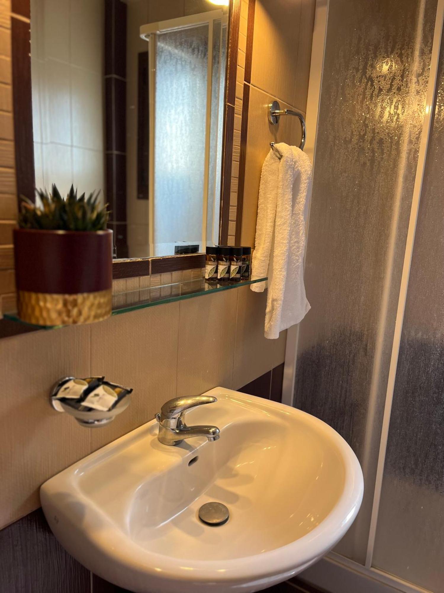 Agnanti Zitsas Hotel Bagian luar foto
